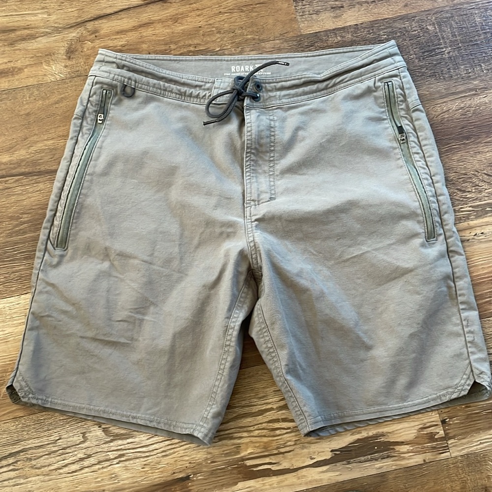 Roark Men's greenish gray khaki Shorts M